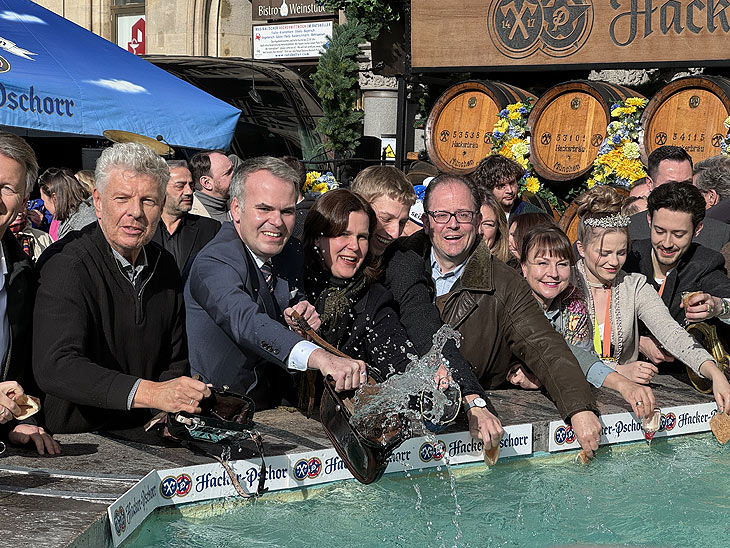  Geldbeutel auswaschen (©Foto: Martin Schmitz)